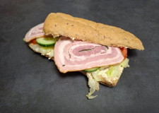 Lys Sandwich med Rullepølse