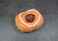 Fastelavnsbolle med hindbær